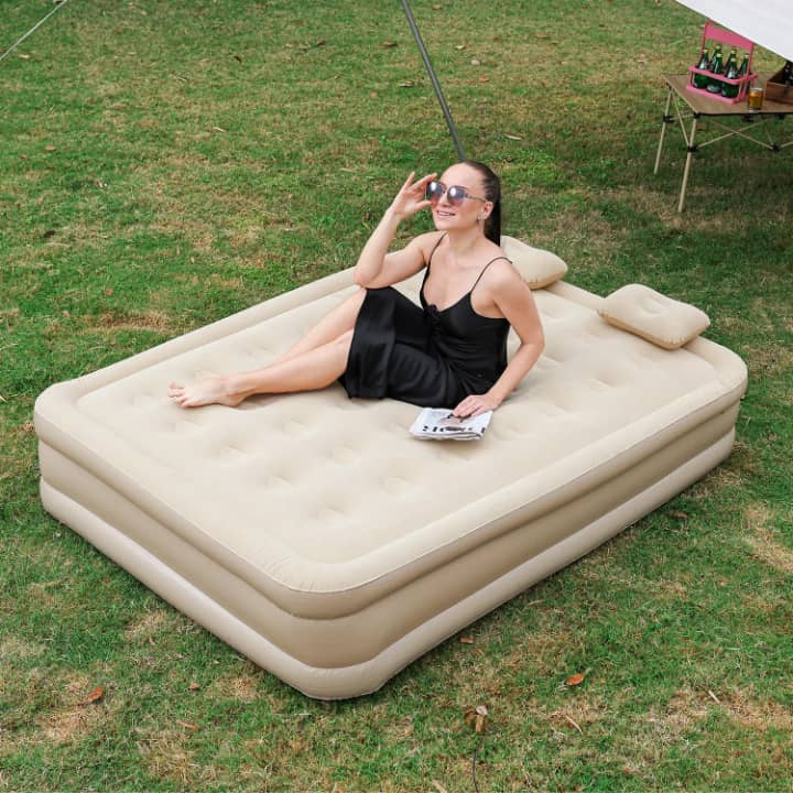 matelas gonflable 2 place +pompe electrique integrée